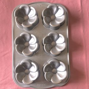 Nordic Ware Buttercup Cake Pan